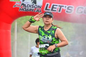 BIB: 2237
                            <button type="button" onclick="openModal(3728917)" class="btn btn-primary btn-sm float-right btn-popup" data-toggle="modal" data-target=".modal-high-quality">
                        <i class="fas fa-shopping-cart"></i> Add to Cart
                    </button>
                                            <button type="button" onclick="isThisMe(3728917, true)" class="btn btn-success btn-sm float-right btn-popup btn-isme hidden" data-toggle="tooltip" data-placement="bottom" title="นี่คือรูปของคุณใช่ไหม คลิกที่นี่เพื่อเอาเข้าอัลบั้ม">
                        <i class="fas fa-plus"></i> Add to album
                    </button>
                    <button type="button" onclick="isThisMe(3728917, false)" class="btn btn-warning btn-sm float-right btn-popup btn-isnotme hidden">
                        <i class="fas fa-ban"></i> Remove from album
                    </button>