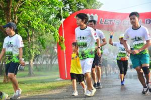 BIB: 237
                            <button type="button" onclick="openModal(3760282)" class="btn btn-primary btn-sm float-right btn-popup" data-toggle="modal" data-target=".modal-high-quality">
                        <i class="fas fa-shopping-cart"></i> Add to Cart
                    </button>
                                            <button type="button" onclick="isThisMe(3760282, true)" class="btn btn-success btn-sm float-right btn-popup btn-isme hidden" data-toggle="tooltip" data-placement="bottom" title="นี่คือรูปของคุณใช่ไหม คลิกที่นี่เพื่อเอาเข้าอัลบั้ม">
                        <i class="fas fa-plus"></i> Add to album
                    </button>
                    <button type="button" onclick="isThisMe(3760282, false)" class="btn btn-warning btn-sm float-right btn-popup btn-isnotme hidden">
                        <i class="fas fa-ban"></i> Remove from album
                    </button>