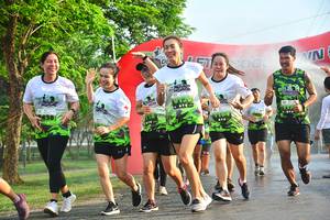 BIB: 118, 119, 120
                            <button type="button" onclick="openModal(3755881)" class="btn btn-primary btn-sm float-right btn-popup" data-toggle="modal" data-target=".modal-high-quality">
                        <i class="fas fa-shopping-cart"></i> Add to Cart
                    </button>
                                            <button type="button" onclick="isThisMe(3755881, true)" class="btn btn-success btn-sm float-right btn-popup btn-isme hidden" data-toggle="tooltip" data-placement="bottom" title="นี่คือรูปของคุณใช่ไหม คลิกที่นี่เพื่อเอาเข้าอัลบั้ม">
                        <i class="fas fa-plus"></i> Add to album
                    </button>
                    <button type="button" onclick="isThisMe(3755881, false)" class="btn btn-warning btn-sm float-right btn-popup btn-isnotme hidden">
                        <i class="fas fa-ban"></i> Remove from album
                    </button>