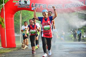 BIB: 1144
                            <button type="button" onclick="openModal(3752293)" class="btn btn-primary btn-sm float-right btn-popup" data-toggle="modal" data-target=".modal-high-quality">
                        <i class="fas fa-shopping-cart"></i> Add to Cart
                    </button>
                                            <button type="button" onclick="isThisMe(3752293, true)" class="btn btn-success btn-sm float-right btn-popup btn-isme hidden" data-toggle="tooltip" data-placement="bottom" title="นี่คือรูปของคุณใช่ไหม คลิกที่นี่เพื่อเอาเข้าอัลบั้ม">
                        <i class="fas fa-plus"></i> Add to album
                    </button>
                    <button type="button" onclick="isThisMe(3752293, false)" class="btn btn-warning btn-sm float-right btn-popup btn-isnotme hidden">
                        <i class="fas fa-ban"></i> Remove from album
                    </button>