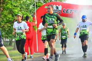 BIB: 2125, 2225
                            <button type="button" onclick="openModal(3729684)" class="btn btn-primary btn-sm float-right btn-popup" data-toggle="modal" data-target=".modal-high-quality">
                        <i class="fas fa-shopping-cart"></i> Add to Cart
                    </button>
                                            <button type="button" onclick="isThisMe(3729684, true)" class="btn btn-success btn-sm float-right btn-popup btn-isme hidden" data-toggle="tooltip" data-placement="bottom" title="นี่คือรูปของคุณใช่ไหม คลิกที่นี่เพื่อเอาเข้าอัลบั้ม">
                        <i class="fas fa-plus"></i> Add to album
                    </button>
                    <button type="button" onclick="isThisMe(3729684, false)" class="btn btn-warning btn-sm float-right btn-popup btn-isnotme hidden">
                        <i class="fas fa-ban"></i> Remove from album
                    </button>