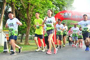 BIB: 6778
                            <button type="button" onclick="openModal(3732951)" class="btn btn-primary btn-sm float-right btn-popup" data-toggle="modal" data-target=".modal-high-quality">
                        <i class="fas fa-shopping-cart"></i> Add to Cart
                    </button>
                                            <button type="button" onclick="isThisMe(3732951, true)" class="btn btn-success btn-sm float-right btn-popup btn-isme hidden" data-toggle="tooltip" data-placement="bottom" title="นี่คือรูปของคุณใช่ไหม คลิกที่นี่เพื่อเอาเข้าอัลบั้ม">
                        <i class="fas fa-plus"></i> Add to album
                    </button>
                    <button type="button" onclick="isThisMe(3732951, false)" class="btn btn-warning btn-sm float-right btn-popup btn-isnotme hidden">
                        <i class="fas fa-ban"></i> Remove from album
                    </button>