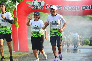 BIB: 1904
                            <button type="button" onclick="openModal(3754749)" class="btn btn-primary btn-sm float-right btn-popup" data-toggle="modal" data-target=".modal-high-quality">
                        <i class="fas fa-shopping-cart"></i> Add to Cart
                    </button>
                                            <button type="button" onclick="isThisMe(3754749, true)" class="btn btn-success btn-sm float-right btn-popup btn-isme hidden" data-toggle="tooltip" data-placement="bottom" title="นี่คือรูปของคุณใช่ไหม คลิกที่นี่เพื่อเอาเข้าอัลบั้ม">
                        <i class="fas fa-plus"></i> Add to album
                    </button>
                    <button type="button" onclick="isThisMe(3754749, false)" class="btn btn-warning btn-sm float-right btn-popup btn-isnotme hidden">
                        <i class="fas fa-ban"></i> Remove from album
                    </button>