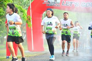 BIB: 200
                            <button type="button" onclick="openModal(3732797)" class="btn btn-primary btn-sm float-right btn-popup" data-toggle="modal" data-target=".modal-high-quality">
                        <i class="fas fa-shopping-cart"></i> Add to Cart
                    </button>
                                            <button type="button" onclick="isThisMe(3732797, true)" class="btn btn-success btn-sm float-right btn-popup btn-isme hidden" data-toggle="tooltip" data-placement="bottom" title="นี่คือรูปของคุณใช่ไหม คลิกที่นี่เพื่อเอาเข้าอัลบั้ม">
                        <i class="fas fa-plus"></i> Add to album
                    </button>
                    <button type="button" onclick="isThisMe(3732797, false)" class="btn btn-warning btn-sm float-right btn-popup btn-isnotme hidden">
                        <i class="fas fa-ban"></i> Remove from album
                    </button>