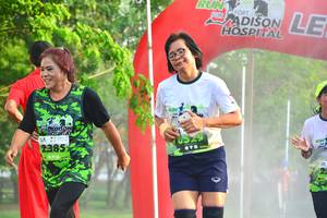 BIB: 2385
                            <button type="button" onclick="openModal(3732455)" class="btn btn-primary btn-sm float-right btn-popup" data-toggle="modal" data-target=".modal-high-quality">
                        <i class="fas fa-shopping-cart"></i> Add to Cart
                    </button>
                                            <button type="button" onclick="isThisMe(3732455, true)" class="btn btn-success btn-sm float-right btn-popup btn-isme hidden" data-toggle="tooltip" data-placement="bottom" title="นี่คือรูปของคุณใช่ไหม คลิกที่นี่เพื่อเอาเข้าอัลบั้ม">
                        <i class="fas fa-plus"></i> Add to album
                    </button>
                    <button type="button" onclick="isThisMe(3732455, false)" class="btn btn-warning btn-sm float-right btn-popup btn-isnotme hidden">
                        <i class="fas fa-ban"></i> Remove from album
                    </button>