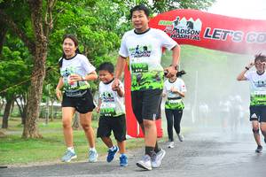 BIB: 1070, 1154, 1065
                            <button type="button" onclick="openModal(3721083)" class="btn btn-primary btn-sm float-right btn-popup" data-toggle="modal" data-target=".modal-high-quality">
                        <i class="fas fa-shopping-cart"></i> Add to Cart
                    </button>
                                            <button type="button" onclick="isThisMe(3721083, true)" class="btn btn-success btn-sm float-right btn-popup btn-isme hidden" data-toggle="tooltip" data-placement="bottom" title="นี่คือรูปของคุณใช่ไหม คลิกที่นี่เพื่อเอาเข้าอัลบั้ม">
                        <i class="fas fa-plus"></i> Add to album
                    </button>
                    <button type="button" onclick="isThisMe(3721083, false)" class="btn btn-warning btn-sm float-right btn-popup btn-isnotme hidden">
                        <i class="fas fa-ban"></i> Remove from album
                    </button>