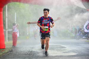 BIB: 1296, 1096
                            <button type="button" onclick="openModal(3665469)" class="btn btn-primary btn-sm float-right btn-popup" data-toggle="modal" data-target=".modal-high-quality">
                        <i class="fas fa-shopping-cart"></i> Add to Cart
                    </button>
                                            <button type="button" onclick="isThisMe(3665469, true)" class="btn btn-success btn-sm float-right btn-popup btn-isme hidden" data-toggle="tooltip" data-placement="bottom" title="นี่คือรูปของคุณใช่ไหม คลิกที่นี่เพื่อเอาเข้าอัลบั้ม">
                        <i class="fas fa-plus"></i> Add to album
                    </button>
                    <button type="button" onclick="isThisMe(3665469, false)" class="btn btn-warning btn-sm float-right btn-popup btn-isnotme hidden">
                        <i class="fas fa-ban"></i> Remove from album
                    </button>