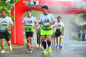 BIB: 1898, 
                            <button type="button" onclick="openModal(3752496)" class="btn btn-primary btn-sm float-right btn-popup" data-toggle="modal" data-target=".modal-high-quality">
                        <i class="fas fa-shopping-cart"></i> Add to Cart
                    </button>
                                            <button type="button" onclick="isThisMe(3752496, true)" class="btn btn-success btn-sm float-right btn-popup btn-isme hidden" data-toggle="tooltip" data-placement="bottom" title="นี่คือรูปของคุณใช่ไหม คลิกที่นี่เพื่อเอาเข้าอัลบั้ม">
                        <i class="fas fa-plus"></i> Add to album
                    </button>
                    <button type="button" onclick="isThisMe(3752496, false)" class="btn btn-warning btn-sm float-right btn-popup btn-isnotme hidden">
                        <i class="fas fa-ban"></i> Remove from album
                    </button>