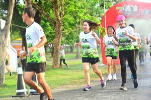 BIB: 166
                            <button type="button" onclick="openModal(3754899)" class="btn btn-primary btn-sm float-right btn-popup" data-toggle="modal" data-target=".modal-high-quality">
                        <i class="fas fa-shopping-cart"></i> Add to Cart
                    </button>
                                            <button type="button" onclick="isThisMe(3754899, true)" class="btn btn-success btn-sm float-right btn-popup btn-isme hidden" data-toggle="tooltip" data-placement="bottom" title="นี่คือรูปของคุณใช่ไหม คลิกที่นี่เพื่อเอาเข้าอัลบั้ม">
                        <i class="fas fa-plus"></i> Add to album
                    </button>
                    <button type="button" onclick="isThisMe(3754899, false)" class="btn btn-warning btn-sm float-right btn-popup btn-isnotme hidden">
                        <i class="fas fa-ban"></i> Remove from album
                    </button>