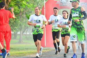 BIB: 2090
                            <button type="button" onclick="openModal(3717259)" class="btn btn-primary btn-sm float-right btn-popup" data-toggle="modal" data-target=".modal-high-quality">
                        <i class="fas fa-shopping-cart"></i> Add to Cart
                    </button>
                                            <button type="button" onclick="isThisMe(3717259, true)" class="btn btn-success btn-sm float-right btn-popup btn-isme hidden" data-toggle="tooltip" data-placement="bottom" title="นี่คือรูปของคุณใช่ไหม คลิกที่นี่เพื่อเอาเข้าอัลบั้ม">
                        <i class="fas fa-plus"></i> Add to album
                    </button>
                    <button type="button" onclick="isThisMe(3717259, false)" class="btn btn-warning btn-sm float-right btn-popup btn-isnotme hidden">
                        <i class="fas fa-ban"></i> Remove from album
                    </button>