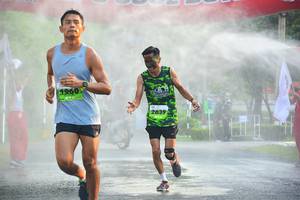 BIB: 2639
                            <button type="button" onclick="openModal(3664280)" class="btn btn-primary btn-sm float-right btn-popup" data-toggle="modal" data-target=".modal-high-quality">
                        <i class="fas fa-shopping-cart"></i> Add to Cart
                    </button>
                                            <button type="button" onclick="isThisMe(3664280, true)" class="btn btn-success btn-sm float-right btn-popup btn-isme hidden" data-toggle="tooltip" data-placement="bottom" title="นี่คือรูปของคุณใช่ไหม คลิกที่นี่เพื่อเอาเข้าอัลบั้ม">
                        <i class="fas fa-plus"></i> Add to album
                    </button>
                    <button type="button" onclick="isThisMe(3664280, false)" class="btn btn-warning btn-sm float-right btn-popup btn-isnotme hidden">
                        <i class="fas fa-ban"></i> Remove from album
                    </button>