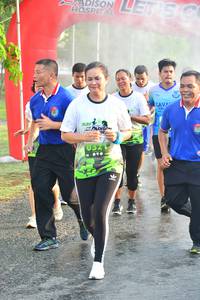 BIB: 321
                            <button type="button" onclick="openModal(3733619)" class="btn btn-primary btn-sm float-right btn-popup" data-toggle="modal" data-target=".modal-high-quality">
                        <i class="fas fa-shopping-cart"></i> Add to Cart
                    </button>
                                            <button type="button" onclick="isThisMe(3733619, true)" class="btn btn-success btn-sm float-right btn-popup btn-isme hidden" data-toggle="tooltip" data-placement="bottom" title="นี่คือรูปของคุณใช่ไหม คลิกที่นี่เพื่อเอาเข้าอัลบั้ม">
                        <i class="fas fa-plus"></i> Add to album
                    </button>
                    <button type="button" onclick="isThisMe(3733619, false)" class="btn btn-warning btn-sm float-right btn-popup btn-isnotme hidden">
                        <i class="fas fa-ban"></i> Remove from album
                    </button>