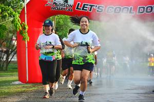 BIB: 1600
                            <button type="button" onclick="openModal(3760588)" class="btn btn-primary btn-sm float-right btn-popup" data-toggle="modal" data-target=".modal-high-quality">
                        <i class="fas fa-shopping-cart"></i> Add to Cart
                    </button>
                                            <button type="button" onclick="isThisMe(3760588, true)" class="btn btn-success btn-sm float-right btn-popup btn-isme hidden" data-toggle="tooltip" data-placement="bottom" title="นี่คือรูปของคุณใช่ไหม คลิกที่นี่เพื่อเอาเข้าอัลบั้ม">
                        <i class="fas fa-plus"></i> Add to album
                    </button>
                    <button type="button" onclick="isThisMe(3760588, false)" class="btn btn-warning btn-sm float-right btn-popup btn-isnotme hidden">
                        <i class="fas fa-ban"></i> Remove from album
                    </button>