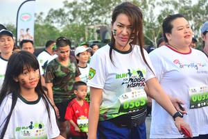 BIB: 
                            <button type="button" onclick="openModal(3655069)" class="btn btn-primary btn-sm float-right btn-popup" data-toggle="modal" data-target=".modal-high-quality">
                        <i class="fas fa-shopping-cart"></i> Add to Cart
                    </button>
                                            <button type="button" onclick="isThisMe(3655069, true)" class="btn btn-success btn-sm float-right btn-popup btn-isme hidden" data-toggle="tooltip" data-placement="bottom" title="นี่คือรูปของคุณใช่ไหม คลิกที่นี่เพื่อเอาเข้าอัลบั้ม">
                        <i class="fas fa-plus"></i> Add to album
                    </button>
                    <button type="button" onclick="isThisMe(3655069, false)" class="btn btn-warning btn-sm float-right btn-popup btn-isnotme hidden">
                        <i class="fas fa-ban"></i> Remove from album
                    </button>