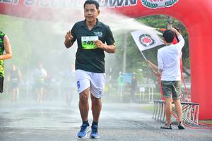 BIB: 2402
                            <button type="button" onclick="openModal(3717290)" class="btn btn-primary btn-sm float-right btn-popup" data-toggle="modal" data-target=".modal-high-quality">
                        <i class="fas fa-shopping-cart"></i> Add to Cart
                    </button>
                                            <button type="button" onclick="isThisMe(3717290, true)" class="btn btn-success btn-sm float-right btn-popup btn-isme hidden" data-toggle="tooltip" data-placement="bottom" title="นี่คือรูปของคุณใช่ไหม คลิกที่นี่เพื่อเอาเข้าอัลบั้ม">
                        <i class="fas fa-plus"></i> Add to album
                    </button>
                    <button type="button" onclick="isThisMe(3717290, false)" class="btn btn-warning btn-sm float-right btn-popup btn-isnotme hidden">
                        <i class="fas fa-ban"></i> Remove from album
                    </button>