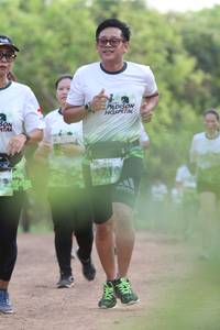 BIB: 1710
                            <button type="button" onclick="openModal(3645670)" class="btn btn-primary btn-sm float-right btn-popup" data-toggle="modal" data-target=".modal-high-quality">
                        <i class="fas fa-shopping-cart"></i> Add to Cart
                    </button>
                                            <button type="button" onclick="isThisMe(3645670, true)" class="btn btn-success btn-sm float-right btn-popup btn-isme hidden" data-toggle="tooltip" data-placement="bottom" title="นี่คือรูปของคุณใช่ไหม คลิกที่นี่เพื่อเอาเข้าอัลบั้ม">
                        <i class="fas fa-plus"></i> Add to album
                    </button>
                    <button type="button" onclick="isThisMe(3645670, false)" class="btn btn-warning btn-sm float-right btn-popup btn-isnotme hidden">
                        <i class="fas fa-ban"></i> Remove from album
                    </button>