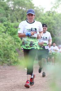 BIB: 1408
                            <button type="button" onclick="openModal(3641530)" class="btn btn-primary btn-sm float-right btn-popup" data-toggle="modal" data-target=".modal-high-quality">
                        <i class="fas fa-shopping-cart"></i> Add to Cart
                    </button>
                                            <button type="button" onclick="isThisMe(3641530, true)" class="btn btn-success btn-sm float-right btn-popup btn-isme hidden" data-toggle="tooltip" data-placement="bottom" title="นี่คือรูปของคุณใช่ไหม คลิกที่นี่เพื่อเอาเข้าอัลบั้ม">
                        <i class="fas fa-plus"></i> Add to album
                    </button>
                    <button type="button" onclick="isThisMe(3641530, false)" class="btn btn-warning btn-sm float-right btn-popup btn-isnotme hidden">
                        <i class="fas fa-ban"></i> Remove from album
                    </button>