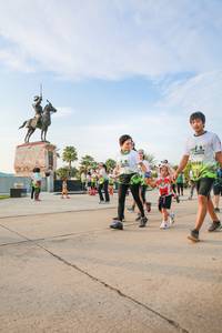 BIB: 543
                            <button type="button" onclick="openModal(3814906)" class="btn btn-primary btn-sm float-right btn-popup" data-toggle="modal" data-target=".modal-high-quality">
                        <i class="fas fa-shopping-cart"></i> Add to Cart
                    </button>
                                            <button type="button" onclick="isThisMe(3814906, true)" class="btn btn-success btn-sm float-right btn-popup btn-isme hidden" data-toggle="tooltip" data-placement="bottom" title="นี่คือรูปของคุณใช่ไหม คลิกที่นี่เพื่อเอาเข้าอัลบั้ม">
                        <i class="fas fa-plus"></i> Add to album
                    </button>
                    <button type="button" onclick="isThisMe(3814906, false)" class="btn btn-warning btn-sm float-right btn-popup btn-isnotme hidden">
                        <i class="fas fa-ban"></i> Remove from album
                    </button>