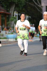 BIB: 
                            <button type="button" onclick="openModal(3608535)" class="btn btn-primary btn-sm float-right btn-popup" data-toggle="modal" data-target=".modal-high-quality">
                        <i class="fas fa-shopping-cart"></i> Add to Cart
                    </button>
                                            <button type="button" onclick="isThisMe(3608535, true)" class="btn btn-success btn-sm float-right btn-popup btn-isme hidden" data-toggle="tooltip" data-placement="bottom" title="นี่คือรูปของคุณใช่ไหม คลิกที่นี่เพื่อเอาเข้าอัลบั้ม">
                        <i class="fas fa-plus"></i> Add to album
                    </button>
                    <button type="button" onclick="isThisMe(3608535, false)" class="btn btn-warning btn-sm float-right btn-popup btn-isnotme hidden">
                        <i class="fas fa-ban"></i> Remove from album
                    </button>