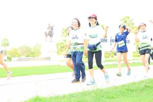 BIB: 1992
                            <button type="button" onclick="openModal(3695777)" class="btn btn-primary btn-sm float-right btn-popup" data-toggle="modal" data-target=".modal-high-quality">
                        <i class="fas fa-shopping-cart"></i> Add to Cart
                    </button>
                                            <button type="button" onclick="isThisMe(3695777, true)" class="btn btn-success btn-sm float-right btn-popup btn-isme hidden" data-toggle="tooltip" data-placement="bottom" title="นี่คือรูปของคุณใช่ไหม คลิกที่นี่เพื่อเอาเข้าอัลบั้ม">
                        <i class="fas fa-plus"></i> Add to album
                    </button>
                    <button type="button" onclick="isThisMe(3695777, false)" class="btn btn-warning btn-sm float-right btn-popup btn-isnotme hidden">
                        <i class="fas fa-ban"></i> Remove from album
                    </button>