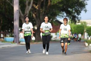 BIB: 2168, 677, 626
                            <button type="button" onclick="openModal(3627567)" class="btn btn-primary btn-sm float-right btn-popup" data-toggle="modal" data-target=".modal-high-quality">
                        <i class="fas fa-shopping-cart"></i> Add to Cart
                    </button>
                                            <button type="button" onclick="isThisMe(3627567, true)" class="btn btn-success btn-sm float-right btn-popup btn-isme hidden" data-toggle="tooltip" data-placement="bottom" title="นี่คือรูปของคุณใช่ไหม คลิกที่นี่เพื่อเอาเข้าอัลบั้ม">
                        <i class="fas fa-plus"></i> Add to album
                    </button>
                    <button type="button" onclick="isThisMe(3627567, false)" class="btn btn-warning btn-sm float-right btn-popup btn-isnotme hidden">
                        <i class="fas fa-ban"></i> Remove from album
                    </button>