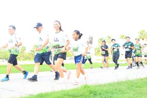 BIB: 
                            <button type="button" onclick="openModal(3693940)" class="btn btn-primary btn-sm float-right btn-popup" data-toggle="modal" data-target=".modal-high-quality">
                        <i class="fas fa-shopping-cart"></i> Add to Cart
                    </button>
                                            <button type="button" onclick="isThisMe(3693940, true)" class="btn btn-success btn-sm float-right btn-popup btn-isme hidden" data-toggle="tooltip" data-placement="bottom" title="นี่คือรูปของคุณใช่ไหม คลิกที่นี่เพื่อเอาเข้าอัลบั้ม">
                        <i class="fas fa-plus"></i> Add to album
                    </button>
                    <button type="button" onclick="isThisMe(3693940, false)" class="btn btn-warning btn-sm float-right btn-popup btn-isnotme hidden">
                        <i class="fas fa-ban"></i> Remove from album
                    </button>