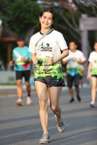 BIB: 933
                            <button type="button" onclick="openModal(3607754)" class="btn btn-primary btn-sm float-right btn-popup" data-toggle="modal" data-target=".modal-high-quality">
                        <i class="fas fa-shopping-cart"></i> Add to Cart
                    </button>
                                            <button type="button" onclick="isThisMe(3607754, true)" class="btn btn-success btn-sm float-right btn-popup btn-isme hidden" data-toggle="tooltip" data-placement="bottom" title="นี่คือรูปของคุณใช่ไหม คลิกที่นี่เพื่อเอาเข้าอัลบั้ม">
                        <i class="fas fa-plus"></i> Add to album
                    </button>
                    <button type="button" onclick="isThisMe(3607754, false)" class="btn btn-warning btn-sm float-right btn-popup btn-isnotme hidden">
                        <i class="fas fa-ban"></i> Remove from album
                    </button>