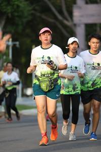 BIB: 261
                            <button type="button" onclick="openModal(3606623)" class="btn btn-primary btn-sm float-right btn-popup" data-toggle="modal" data-target=".modal-high-quality">
                        <i class="fas fa-shopping-cart"></i> Add to Cart
                    </button>
                                            <button type="button" onclick="isThisMe(3606623, true)" class="btn btn-success btn-sm float-right btn-popup btn-isme hidden" data-toggle="tooltip" data-placement="bottom" title="นี่คือรูปของคุณใช่ไหม คลิกที่นี่เพื่อเอาเข้าอัลบั้ม">
                        <i class="fas fa-plus"></i> Add to album
                    </button>
                    <button type="button" onclick="isThisMe(3606623, false)" class="btn btn-warning btn-sm float-right btn-popup btn-isnotme hidden">
                        <i class="fas fa-ban"></i> Remove from album
                    </button>