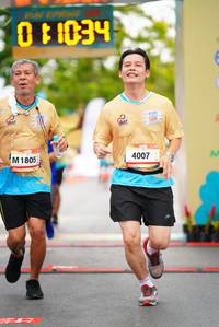 BIB: 034, 1805, 4007
                            <button type="button" onclick="openModal(13128948)" class="btn btn-primary btn-sm float-right btn-popup" data-toggle="modal" data-target=".modal-high-quality">
                        <i class="fas fa-shopping-cart"></i> Add to Cart
                    </button>
                                            <button type="button" onclick="isThisMe(13128948, true)" class="btn btn-success btn-sm float-right btn-popup btn-isme hidden" data-toggle="tooltip" data-placement="bottom" title="นี่คือรูปของคุณใช่ไหม คลิกที่นี่เพื่อเอาเข้าอัลบั้ม">
                        <i class="fas fa-plus"></i> Add to album
                    </button>
                    <button type="button" onclick="isThisMe(13128948, false)" class="btn btn-warning btn-sm float-right btn-popup btn-isnotme hidden">
                        <i class="fas fa-ban"></i> Remove from album
                    </button>