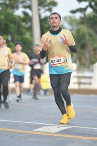 BIB: 1082
                            <button type="button" onclick="openModal(13150080)" class="btn btn-primary btn-sm float-right btn-popup" data-toggle="modal" data-target=".modal-high-quality">
                        <i class="fas fa-shopping-cart"></i> Add to Cart
                    </button>
                                            <button type="button" onclick="isThisMe(13150080, true)" class="btn btn-success btn-sm float-right btn-popup btn-isme hidden" data-toggle="tooltip" data-placement="bottom" title="นี่คือรูปของคุณใช่ไหม คลิกที่นี่เพื่อเอาเข้าอัลบั้ม">
                        <i class="fas fa-plus"></i> Add to album
                    </button>
                    <button type="button" onclick="isThisMe(13150080, false)" class="btn btn-warning btn-sm float-right btn-popup btn-isnotme hidden">
                        <i class="fas fa-ban"></i> Remove from album
                    </button>