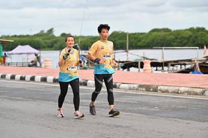 BIB: 2069, 2011
                            <button type="button" onclick="openModal(13102826)" class="btn btn-primary btn-sm float-right btn-popup" data-toggle="modal" data-target=".modal-high-quality">
                        <i class="fas fa-shopping-cart"></i> Add to Cart
                    </button>
                                            <button type="button" onclick="isThisMe(13102826, true)" class="btn btn-success btn-sm float-right btn-popup btn-isme hidden" data-toggle="tooltip" data-placement="bottom" title="นี่คือรูปของคุณใช่ไหม คลิกที่นี่เพื่อเอาเข้าอัลบั้ม">
                        <i class="fas fa-plus"></i> Add to album
                    </button>
                    <button type="button" onclick="isThisMe(13102826, false)" class="btn btn-warning btn-sm float-right btn-popup btn-isnotme hidden">
                        <i class="fas fa-ban"></i> Remove from album
                    </button>