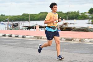 BIB: 
                            <button type="button" onclick="openModal(13070158)" class="btn btn-primary btn-sm float-right btn-popup" data-toggle="modal" data-target=".modal-high-quality">
                        <i class="fas fa-shopping-cart"></i> Add to Cart
                    </button>
                                            <button type="button" onclick="isThisMe(13070158, true)" class="btn btn-success btn-sm float-right btn-popup btn-isme hidden" data-toggle="tooltip" data-placement="bottom" title="นี่คือรูปของคุณใช่ไหม คลิกที่นี่เพื่อเอาเข้าอัลบั้ม">
                        <i class="fas fa-plus"></i> Add to album
                    </button>
                    <button type="button" onclick="isThisMe(13070158, false)" class="btn btn-warning btn-sm float-right btn-popup btn-isnotme hidden">
                        <i class="fas fa-ban"></i> Remove from album
                    </button>