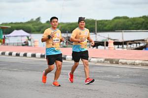 BIB: 1090
                            <button type="button" onclick="openModal(13084110)" class="btn btn-primary btn-sm float-right btn-popup" data-toggle="modal" data-target=".modal-high-quality">
                        <i class="fas fa-shopping-cart"></i> Add to Cart
                    </button>
                                            <button type="button" onclick="isThisMe(13084110, true)" class="btn btn-success btn-sm float-right btn-popup btn-isme hidden" data-toggle="tooltip" data-placement="bottom" title="นี่คือรูปของคุณใช่ไหม คลิกที่นี่เพื่อเอาเข้าอัลบั้ม">
                        <i class="fas fa-plus"></i> Add to album
                    </button>
                    <button type="button" onclick="isThisMe(13084110, false)" class="btn btn-warning btn-sm float-right btn-popup btn-isnotme hidden">
                        <i class="fas fa-ban"></i> Remove from album
                    </button>