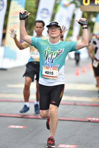 BIB: 4015
                            <button type="button" onclick="openModal(13097113)" class="btn btn-primary btn-sm float-right btn-popup" data-toggle="modal" data-target=".modal-high-quality">
                        <i class="fas fa-shopping-cart"></i> Add to Cart
                    </button>
                                            <button type="button" onclick="isThisMe(13097113, true)" class="btn btn-success btn-sm float-right btn-popup btn-isme hidden" data-toggle="tooltip" data-placement="bottom" title="นี่คือรูปของคุณใช่ไหม คลิกที่นี่เพื่อเอาเข้าอัลบั้ม">
                        <i class="fas fa-plus"></i> Add to album
                    </button>
                    <button type="button" onclick="isThisMe(13097113, false)" class="btn btn-warning btn-sm float-right btn-popup btn-isnotme hidden">
                        <i class="fas fa-ban"></i> Remove from album
                    </button>