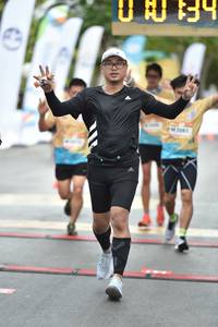 BIB: 2083
                            <button type="button" onclick="openModal(13097526)" class="btn btn-primary btn-sm float-right btn-popup" data-toggle="modal" data-target=".modal-high-quality">
                        <i class="fas fa-shopping-cart"></i> Add to Cart
                    </button>
                                            <button type="button" onclick="isThisMe(13097526, true)" class="btn btn-success btn-sm float-right btn-popup btn-isme hidden" data-toggle="tooltip" data-placement="bottom" title="นี่คือรูปของคุณใช่ไหม คลิกที่นี่เพื่อเอาเข้าอัลบั้ม">
                        <i class="fas fa-plus"></i> Add to album
                    </button>
                    <button type="button" onclick="isThisMe(13097526, false)" class="btn btn-warning btn-sm float-right btn-popup btn-isnotme hidden">
                        <i class="fas fa-ban"></i> Remove from album
                    </button>