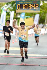 BIB: 0342, 2280, 2016
                            <button type="button" onclick="openModal(13138971)" class="btn btn-primary btn-sm float-right btn-popup" data-toggle="modal" data-target=".modal-high-quality">
                        <i class="fas fa-shopping-cart"></i> Add to Cart
                    </button>
                                            <button type="button" onclick="isThisMe(13138971, true)" class="btn btn-success btn-sm float-right btn-popup btn-isme hidden" data-toggle="tooltip" data-placement="bottom" title="นี่คือรูปของคุณใช่ไหม คลิกที่นี่เพื่อเอาเข้าอัลบั้ม">
                        <i class="fas fa-plus"></i> Add to album
                    </button>
                    <button type="button" onclick="isThisMe(13138971, false)" class="btn btn-warning btn-sm float-right btn-popup btn-isnotme hidden">
                        <i class="fas fa-ban"></i> Remove from album
                    </button>