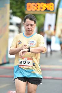 BIB: 083948, 1212
                            <button type="button" onclick="openModal(13097708)" class="btn btn-primary btn-sm float-right btn-popup" data-toggle="modal" data-target=".modal-high-quality">
                        <i class="fas fa-shopping-cart"></i> Add to Cart
                    </button>
                                            <button type="button" onclick="isThisMe(13097708, true)" class="btn btn-success btn-sm float-right btn-popup btn-isme hidden" data-toggle="tooltip" data-placement="bottom" title="นี่คือรูปของคุณใช่ไหม คลิกที่นี่เพื่อเอาเข้าอัลบั้ม">
                        <i class="fas fa-plus"></i> Add to album
                    </button>
                    <button type="button" onclick="isThisMe(13097708, false)" class="btn btn-warning btn-sm float-right btn-popup btn-isnotme hidden">
                        <i class="fas fa-ban"></i> Remove from album
                    </button>