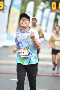 BIB: 4017
                            <button type="button" onclick="openModal(13097191)" class="btn btn-primary btn-sm float-right btn-popup" data-toggle="modal" data-target=".modal-high-quality">
                        <i class="fas fa-shopping-cart"></i> Add to Cart
                    </button>
                                            <button type="button" onclick="isThisMe(13097191, true)" class="btn btn-success btn-sm float-right btn-popup btn-isme hidden" data-toggle="tooltip" data-placement="bottom" title="นี่คือรูปของคุณใช่ไหม คลิกที่นี่เพื่อเอาเข้าอัลบั้ม">
                        <i class="fas fa-plus"></i> Add to album
                    </button>
                    <button type="button" onclick="isThisMe(13097191, false)" class="btn btn-warning btn-sm float-right btn-popup btn-isnotme hidden">
                        <i class="fas fa-ban"></i> Remove from album
                    </button>