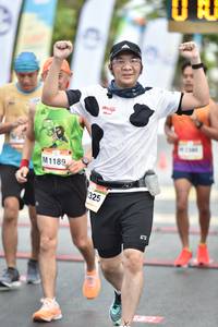 BIB: 1189, 325
                            <button type="button" onclick="openModal(13097153)" class="btn btn-primary btn-sm float-right btn-popup" data-toggle="modal" data-target=".modal-high-quality">
                        <i class="fas fa-shopping-cart"></i> Add to Cart
                    </button>
                                            <button type="button" onclick="isThisMe(13097153, true)" class="btn btn-success btn-sm float-right btn-popup btn-isme hidden" data-toggle="tooltip" data-placement="bottom" title="นี่คือรูปของคุณใช่ไหม คลิกที่นี่เพื่อเอาเข้าอัลบั้ม">
                        <i class="fas fa-plus"></i> Add to album
                    </button>
                    <button type="button" onclick="isThisMe(13097153, false)" class="btn btn-warning btn-sm float-right btn-popup btn-isnotme hidden">
                        <i class="fas fa-ban"></i> Remove from album
                    </button>