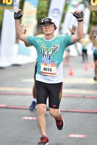 BIB: 4015
                            <button type="button" onclick="openModal(13097124)" class="btn btn-primary btn-sm float-right btn-popup" data-toggle="modal" data-target=".modal-high-quality">
                        <i class="fas fa-shopping-cart"></i> Add to Cart
                    </button>
                                            <button type="button" onclick="isThisMe(13097124, true)" class="btn btn-success btn-sm float-right btn-popup btn-isme hidden" data-toggle="tooltip" data-placement="bottom" title="นี่คือรูปของคุณใช่ไหม คลิกที่นี่เพื่อเอาเข้าอัลบั้ม">
                        <i class="fas fa-plus"></i> Add to album
                    </button>
                    <button type="button" onclick="isThisMe(13097124, false)" class="btn btn-warning btn-sm float-right btn-popup btn-isnotme hidden">
                        <i class="fas fa-ban"></i> Remove from album
                    </button>