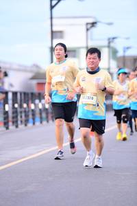 BIB: 2376
                            <button type="button" onclick="openModal(13068928)" class="btn btn-primary btn-sm float-right btn-popup" data-toggle="modal" data-target=".modal-high-quality">
                        <i class="fas fa-shopping-cart"></i> Add to Cart
                    </button>
                                            <button type="button" onclick="isThisMe(13068928, true)" class="btn btn-success btn-sm float-right btn-popup btn-isme hidden" data-toggle="tooltip" data-placement="bottom" title="นี่คือรูปของคุณใช่ไหม คลิกที่นี่เพื่อเอาเข้าอัลบั้ม">
                        <i class="fas fa-plus"></i> Add to album
                    </button>
                    <button type="button" onclick="isThisMe(13068928, false)" class="btn btn-warning btn-sm float-right btn-popup btn-isnotme hidden">
                        <i class="fas fa-ban"></i> Remove from album
                    </button>