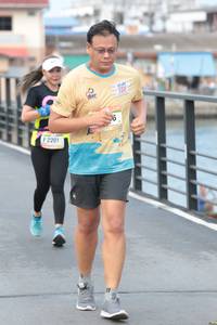 BIB: 2201
                            <button type="button" onclick="openModal(13104509)" class="btn btn-primary btn-sm float-right btn-popup" data-toggle="modal" data-target=".modal-high-quality">
                        <i class="fas fa-shopping-cart"></i> Add to Cart
                    </button>
                                            <button type="button" onclick="isThisMe(13104509, true)" class="btn btn-success btn-sm float-right btn-popup btn-isme hidden" data-toggle="tooltip" data-placement="bottom" title="นี่คือรูปของคุณใช่ไหม คลิกที่นี่เพื่อเอาเข้าอัลบั้ม">
                        <i class="fas fa-plus"></i> Add to album
                    </button>
                    <button type="button" onclick="isThisMe(13104509, false)" class="btn btn-warning btn-sm float-right btn-popup btn-isnotme hidden">
                        <i class="fas fa-ban"></i> Remove from album
                    </button>