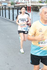 BIB: 1096, 271
                            <button type="button" onclick="openModal(13104300)" class="btn btn-primary btn-sm float-right btn-popup" data-toggle="modal" data-target=".modal-high-quality">
                        <i class="fas fa-shopping-cart"></i> Add to Cart
                    </button>
                                            <button type="button" onclick="isThisMe(13104300, true)" class="btn btn-success btn-sm float-right btn-popup btn-isme hidden" data-toggle="tooltip" data-placement="bottom" title="นี่คือรูปของคุณใช่ไหม คลิกที่นี่เพื่อเอาเข้าอัลบั้ม">
                        <i class="fas fa-plus"></i> Add to album
                    </button>
                    <button type="button" onclick="isThisMe(13104300, false)" class="btn btn-warning btn-sm float-right btn-popup btn-isnotme hidden">
                        <i class="fas fa-ban"></i> Remove from album
                    </button>