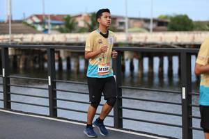 BIB: 1300
                            <button type="button" onclick="openModal(13106611)" class="btn btn-primary btn-sm float-right btn-popup" data-toggle="modal" data-target=".modal-high-quality">
                        <i class="fas fa-shopping-cart"></i> Add to Cart
                    </button>
                                            <button type="button" onclick="isThisMe(13106611, true)" class="btn btn-success btn-sm float-right btn-popup btn-isme hidden" data-toggle="tooltip" data-placement="bottom" title="นี่คือรูปของคุณใช่ไหม คลิกที่นี่เพื่อเอาเข้าอัลบั้ม">
                        <i class="fas fa-plus"></i> Add to album
                    </button>
                    <button type="button" onclick="isThisMe(13106611, false)" class="btn btn-warning btn-sm float-right btn-popup btn-isnotme hidden">
                        <i class="fas fa-ban"></i> Remove from album
                    </button>