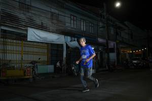 BIB: 40702
                            <button type="button" onclick="openModal(26217381)" class="btn btn-primary btn-sm float-right btn-popup" data-toggle="modal" data-target=".modal-high-quality">
                        <i class="fas fa-shopping-cart"></i> Add to Cart
                    </button>
                                            <button type="button" onclick="isThisMe(26217381, true)" class="btn btn-success btn-sm float-right btn-popup btn-isme hidden" data-toggle="tooltip" data-placement="bottom" title="นี่คือรูปของคุณใช่ไหม คลิกที่นี่เพื่อเอาเข้าอัลบั้ม">
                        <i class="fas fa-plus"></i> Add to album
                    </button>
                    <button type="button" onclick="isThisMe(26217381, false)" class="btn btn-warning btn-sm float-right btn-popup btn-isnotme hidden">
                        <i class="fas fa-ban"></i> Remove from album
                    </button>