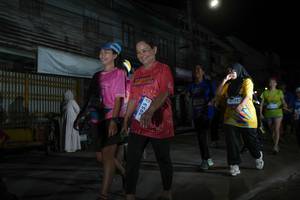 BIB: 3955, 2195
                            <button type="button" onclick="openModal(26219645)" class="btn btn-primary btn-sm float-right btn-popup" data-toggle="modal" data-target=".modal-high-quality">
                        <i class="fas fa-shopping-cart"></i> Add to Cart
                    </button>
                                            <button type="button" onclick="isThisMe(26219645, true)" class="btn btn-success btn-sm float-right btn-popup btn-isme hidden" data-toggle="tooltip" data-placement="bottom" title="นี่คือรูปของคุณใช่ไหม คลิกที่นี่เพื่อเอาเข้าอัลบั้ม">
                        <i class="fas fa-plus"></i> Add to album
                    </button>
                    <button type="button" onclick="isThisMe(26219645, false)" class="btn btn-warning btn-sm float-right btn-popup btn-isnotme hidden">
                        <i class="fas fa-ban"></i> Remove from album
                    </button>