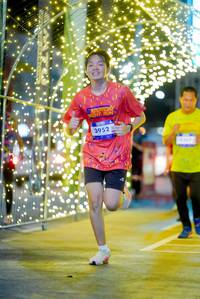 BIB: 3952
                            <button type="button" onclick="openModal(26240531)" class="btn btn-primary btn-sm float-right btn-popup" data-toggle="modal" data-target=".modal-high-quality">
                        <i class="fas fa-shopping-cart"></i> Add to Cart
                    </button>
                                            <button type="button" onclick="isThisMe(26240531, true)" class="btn btn-success btn-sm float-right btn-popup btn-isme hidden" data-toggle="tooltip" data-placement="bottom" title="นี่คือรูปของคุณใช่ไหม คลิกที่นี่เพื่อเอาเข้าอัลบั้ม">
                        <i class="fas fa-plus"></i> Add to album
                    </button>
                    <button type="button" onclick="isThisMe(26240531, false)" class="btn btn-warning btn-sm float-right btn-popup btn-isnotme hidden">
                        <i class="fas fa-ban"></i> Remove from album
                    </button>