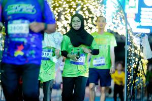 BIB: 13400, 019, 3547
                            <button type="button" onclick="openModal(26239580)" class="btn btn-primary btn-sm float-right btn-popup" data-toggle="modal" data-target=".modal-high-quality">
                        <i class="fas fa-shopping-cart"></i> Add to Cart
                    </button>
                                            <button type="button" onclick="isThisMe(26239580, true)" class="btn btn-success btn-sm float-right btn-popup btn-isme hidden" data-toggle="tooltip" data-placement="bottom" title="นี่คือรูปของคุณใช่ไหม คลิกที่นี่เพื่อเอาเข้าอัลบั้ม">
                        <i class="fas fa-plus"></i> Add to album
                    </button>
                    <button type="button" onclick="isThisMe(26239580, false)" class="btn btn-warning btn-sm float-right btn-popup btn-isnotme hidden">
                        <i class="fas fa-ban"></i> Remove from album
                    </button>