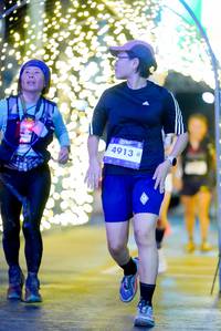 BIB: 4913
                            <button type="button" onclick="openModal(26241000)" class="btn btn-primary btn-sm float-right btn-popup" data-toggle="modal" data-target=".modal-high-quality">
                        <i class="fas fa-shopping-cart"></i> Add to Cart
                    </button>
                                            <button type="button" onclick="isThisMe(26241000, true)" class="btn btn-success btn-sm float-right btn-popup btn-isme hidden" data-toggle="tooltip" data-placement="bottom" title="นี่คือรูปของคุณใช่ไหม คลิกที่นี่เพื่อเอาเข้าอัลบั้ม">
                        <i class="fas fa-plus"></i> Add to album
                    </button>
                    <button type="button" onclick="isThisMe(26241000, false)" class="btn btn-warning btn-sm float-right btn-popup btn-isnotme hidden">
                        <i class="fas fa-ban"></i> Remove from album
                    </button>