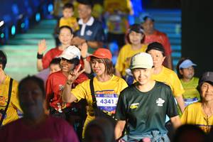 BIB: 4341
                            <button type="button" onclick="openModal(26230168)" class="btn btn-primary btn-sm float-right btn-popup" data-toggle="modal" data-target=".modal-high-quality">
                        <i class="fas fa-shopping-cart"></i> Add to Cart
                    </button>
                                            <button type="button" onclick="isThisMe(26230168, true)" class="btn btn-success btn-sm float-right btn-popup btn-isme hidden" data-toggle="tooltip" data-placement="bottom" title="นี่คือรูปของคุณใช่ไหม คลิกที่นี่เพื่อเอาเข้าอัลบั้ม">
                        <i class="fas fa-plus"></i> Add to album
                    </button>
                    <button type="button" onclick="isThisMe(26230168, false)" class="btn btn-warning btn-sm float-right btn-popup btn-isnotme hidden">
                        <i class="fas fa-ban"></i> Remove from album
                    </button>